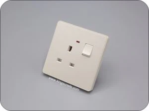 Socket Plug Brittaniku 3 Pin